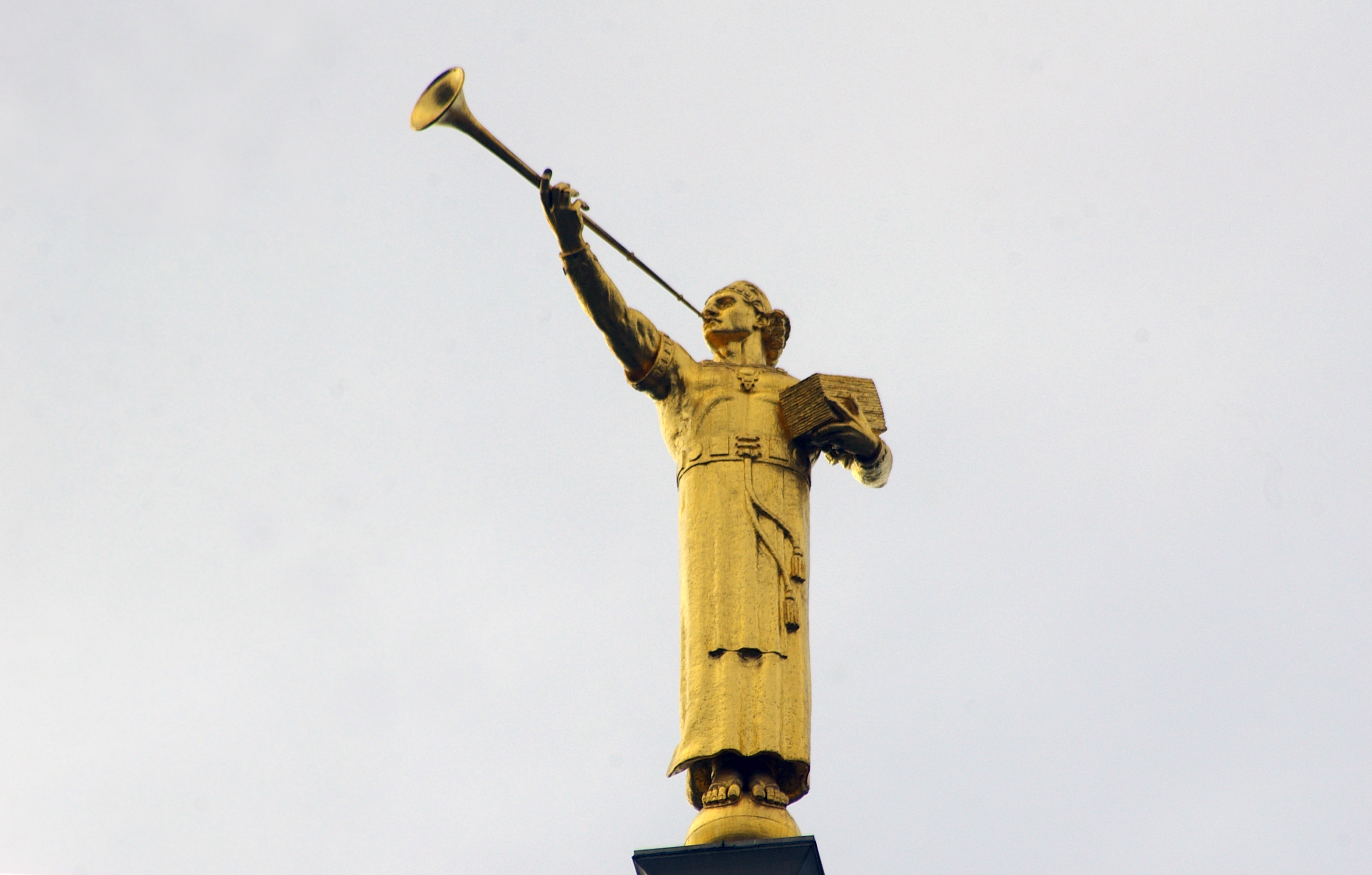 Angel Moroni heralds the return of the Lord